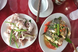 Xử lý tàu du lịch 'chặt chém' bữa ăn 8 triệu đồng