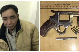 Thủ súng để 'lấy số' với bạn hàng ma túy