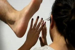 3 thanh niên đánh phụ nữ dã man vì nợ gần 2 triệu đồng