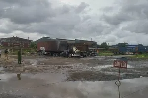 Tài xế cứu 4 xe container thoát khỏi biển lửa