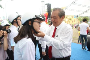 Phó thủ tướng phát động xây dựng văn hóa giao thông trong học sinh, sinh viên