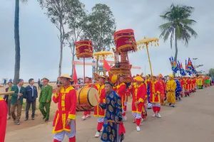 Độc đáo lễ hội cầu ngư ở làng biển có lịch sử gần 400 năm