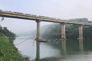 Nam sinh lớp 9 ở Quảng Bình nhảy cầu tự tử