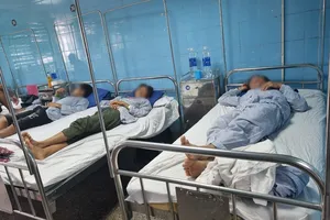 Bắt cóc làm đồ ăn sáng, 3 người ngộ độc 