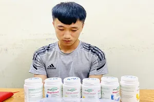 Mang gần 3.000 viên ma tuý đi giao thì bị bắt