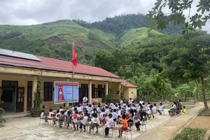 Thầy trò vùng cao Quảng Bình khai giảng trong mây