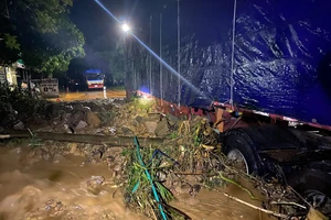 Mưa lớn gây sạt lở và chia cắt nhiều khu vực ở Quảng Bình