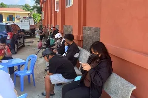 Công an hoá trang xử lý hàng chục học sinh đi xe máy độ chế