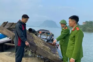 Đang hút trộm cát trong đêm thì bị công an tóm