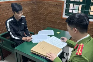 Nam thanh niên dùng mũ bảo hiểm đánh vỡ nhãn cầu, khiến 1 người phải lắp mắt giả