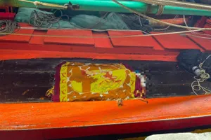 Đang đánh bắt trên biển, ngư dân phát hiện thi thể nam giới 