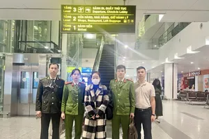 Người phụ nữ trốn truy nã gần ba năm ở nước ngoài về Việt Nam thì bị bắt
