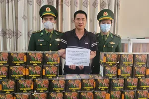 41 hộp pháo hoa nổ được giấu trong xe đầu kéo khi nhập cảnh về Việt Nam