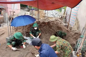 Người dân đào móng xây nhà, phát hiện nhiều di vật có thể của liệt sĩ