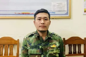 Mang cả ngàn viên hồng phiến về cho vợ bán 