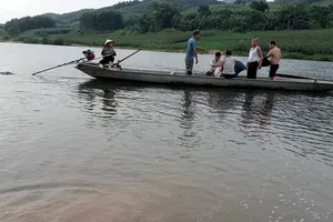 Quảng Bình: Hai nữ sinh lớp 7 đuối nước trên sông Gianh