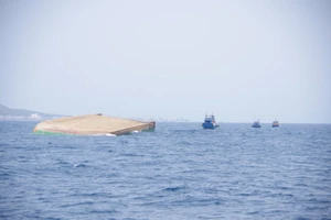 Khởi tố vụ án lật sà lan làm 4 người chết, 5 người mất tích ở Quảng Ngãi