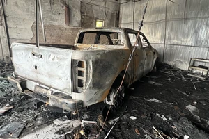 Xưởng nội thất ô tô ở Quảng Bình bị lửa thiêu rụi