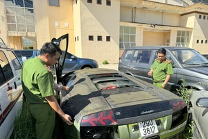 Quảng Bình tiêu huỷ ô tô Lamborghini và Mercedes-Benz G63