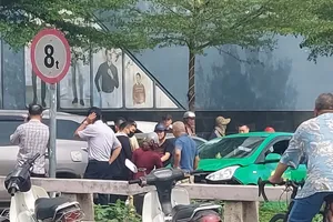 Xe ‘taxi điên' liên tiếp gây 3 vụ tai nạn khiến 6 người nhập viện