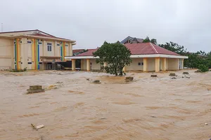 Hình ảnh nhiều trụ sở, trường học ở Quảng Bình chìm trong nước lũ