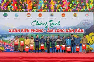 Tặng hơn 1.000 suất quà Tết cho bà con đồng bào Ma Coong ở Quảng Bình