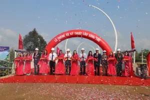 Thông xe kỹ thuật 2 cây cầu gần 1.000 tỉ vượt sông ở Quảng Nam