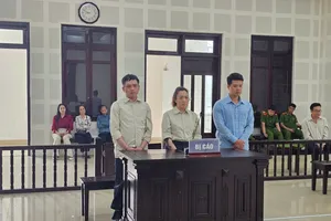 Làm giả thị thực qua mặt đại sứ quán, 3 bị cáo lãnh án tù