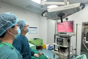 Người đàn ông bị thủng bụng sau khi nghe tiếng 'bụp'