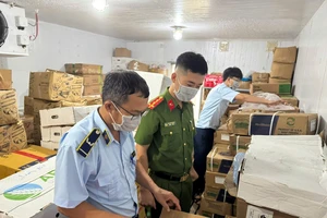 Phát hiện gần 4 tấn thực phẩm nhập lậu tại 1 công ty ở Quảng Bình