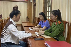 Lừa tiền đặt cọc mua hàng qua mạng, cô gái 26 tuổi bị khởi tố