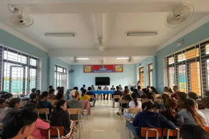 Tạm đình chỉ công tác nữ phó hiệu trưởng ở Quảng Trị, 75 học sinh trở lại lớp học