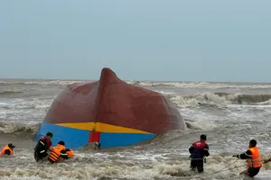 Phát hiện 1 thi thể trôi dạt vào bờ biển Quảng Trị 