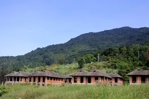 Clip: Resort cao cấp biến thành phế tích ở Sơn Trà