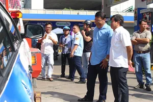 Clip: Ông Hải dẹp vỉa hè sau hơn một tuần im ắng