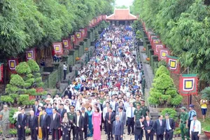 Clip: Hàng ngàn người dân TP.HCM dự giỗ tổ Hùng Vương