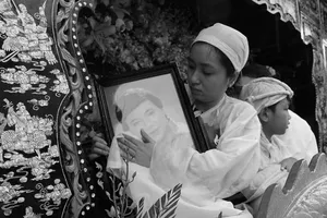 Gia đình và bạn bè khóc thương đưa tiễn NS Thanh Sang