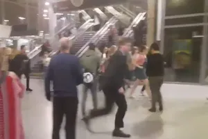 Giây phút hỗn loạn vụ nổ nhà thi đấu Manchester