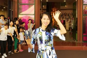 Clip: Người mẫu câm điếc tự tin sải bước trên sàn diễn