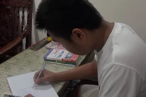 Clip: Học sinh khối 9 tất bật ôn thi vào lớp 10