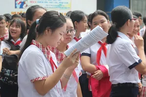 Clip: Học sinh TP.HCM bắt đầu cuộc đua vào lớp 10