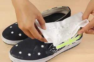 Đánh bay mùi hôi giày 'siêu đơn giản'
