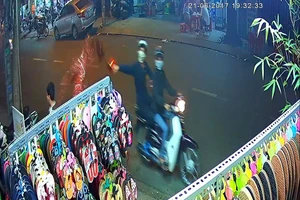 Chủ 2 tiệm giày dép bị côn đồ khủng bố nói gì?