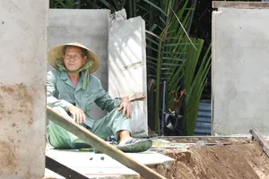 Người dân TP.HCM nơm nớp lo sợ vì sạt lở ven sông 