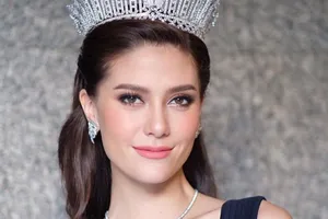 Tân Hoa hậu Hoàn vũ Thái Lan trổ tài hát tiếng Việt