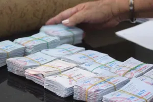 Clip: Bộ sưu tập hàng ngàn vé xe buýt của cụ bà 81 tuổi