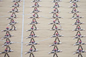 Màn đồng diễn của hơn 1.000 con robot cực kì độc đáo