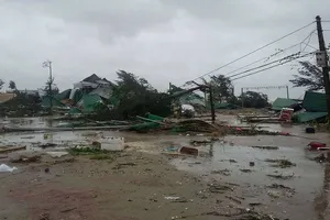 Thị xã Cửa Lò tan hoang sau bão số 10