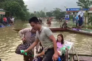 Đường lên Sơn La bị chia cắt do lũ