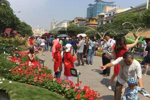 Đường hoa Nguyễn Huệ khoe sắc ngày Xuân